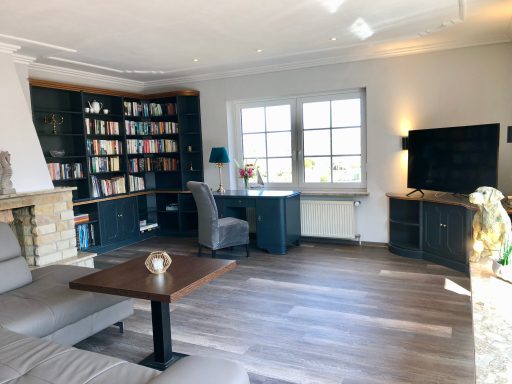 Wohnzimmer mit Bibliothek Wohnzimmer