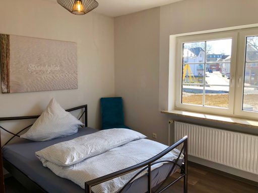 Schlafzimmer 2 mit französischem Bett Schlafzimmer 2